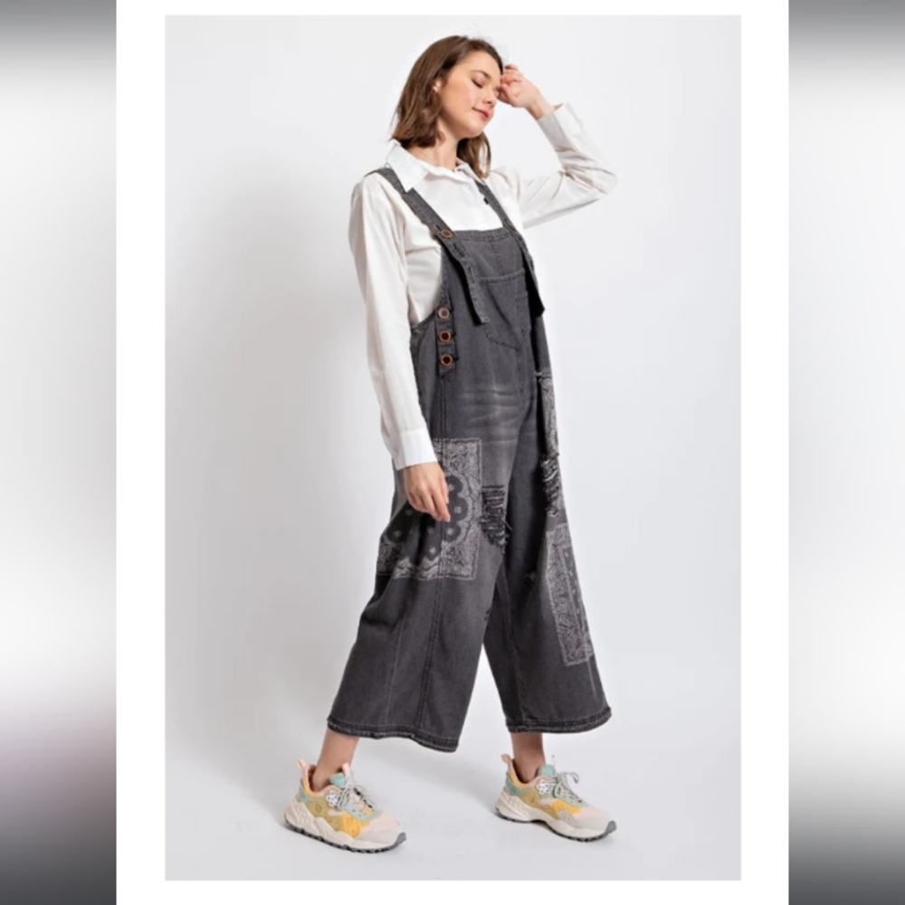 SOLD DO NOT BUYThree Bird Nest Easel bandana print oversized overalls M